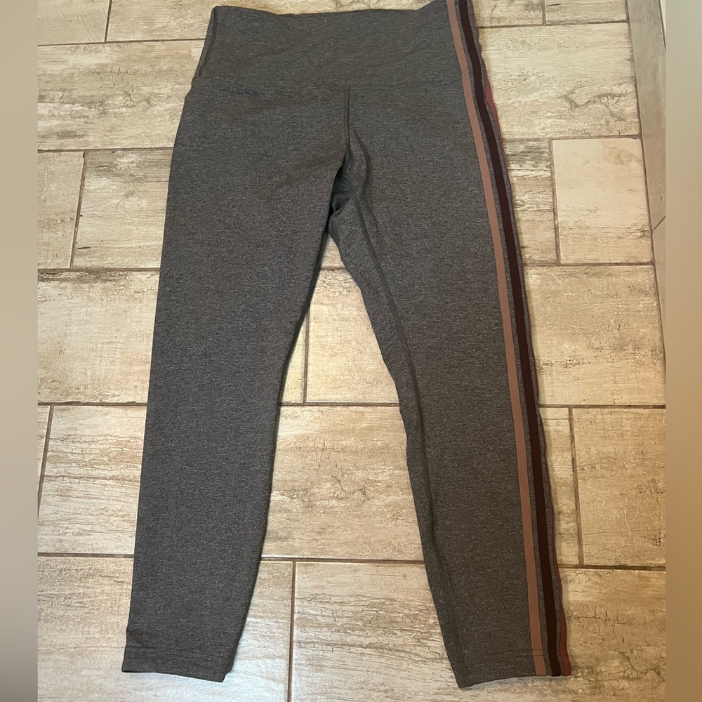 Lululemon take a hint 7/8 legging size 12 euc